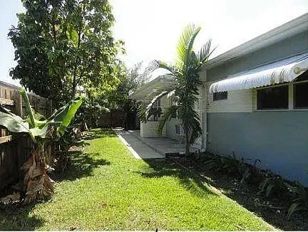 618 SW 8th St #1 — Photo 2
