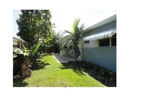 Building Photo - 618 SW 8th St #1