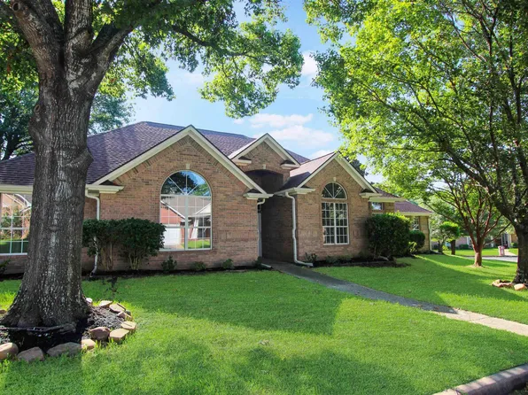 5724 Thomas Nelson Dr, Tyler, TX 75707