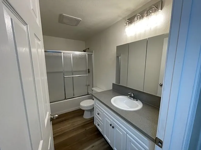 922 NE 21st Ave — Photo 15