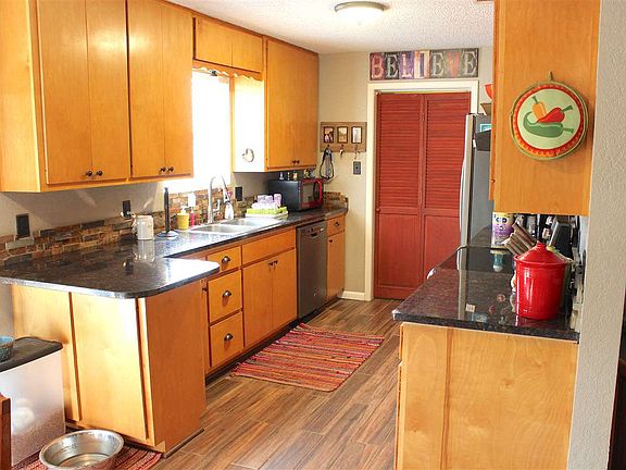 5th image of 1810 Ridgeview Dr