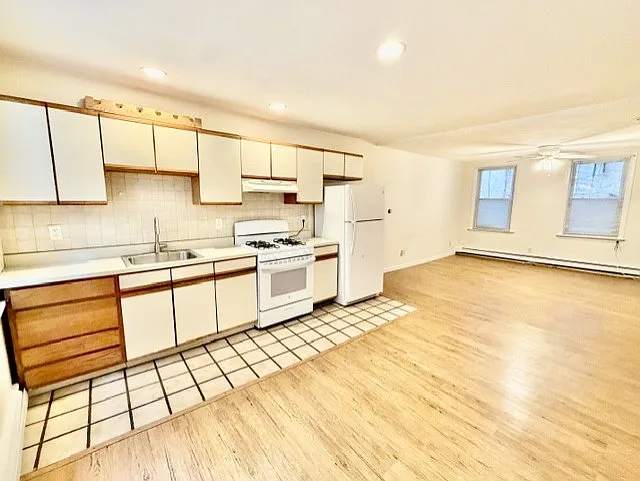 4 Webster Pl #1 — Photo 1
