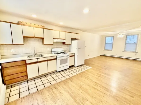 4 Webster Pl APT 1, Boston, MA 02113