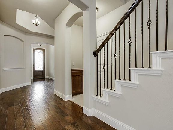 4th image of 2404 Truro Dr