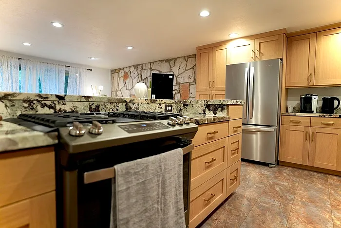 4 bed, 4.0 bath, 2392 sqft, $4,800 — Photo 2