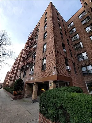 Sold by Remax Edge | media 9