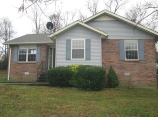 120 Batey Cir, Dickson, TN 37055