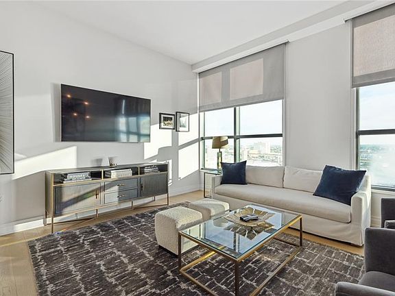 3rd image of 1001 Julia St APT 11A