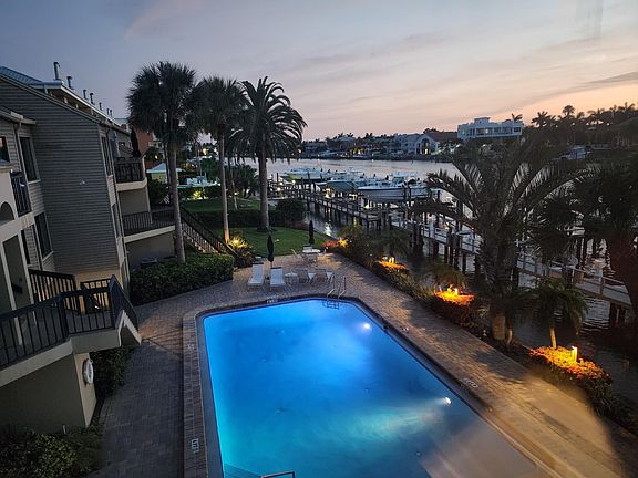 Sunset view - Pool area