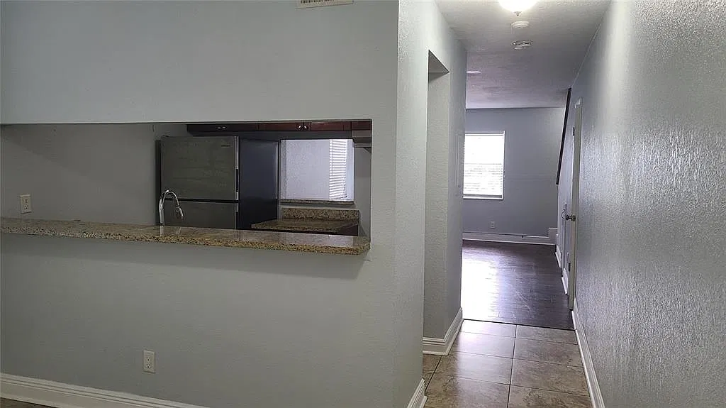 2 bed, 1.5 bath, 864 sqft, $1,600 — Photo 4