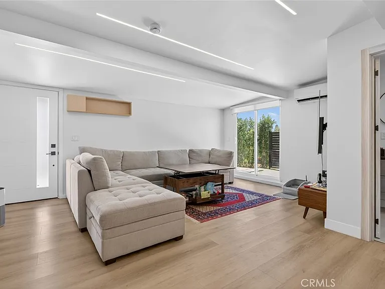 10804 Paso Robles Ave — Photo 3