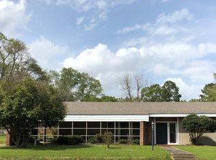 911 Pecan Ln, Tylertown, MS 39667