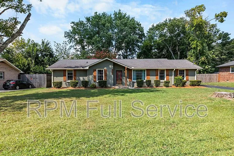 3 bed, 1.5 bath, 1716 sqft, $2,400 — Photo 1