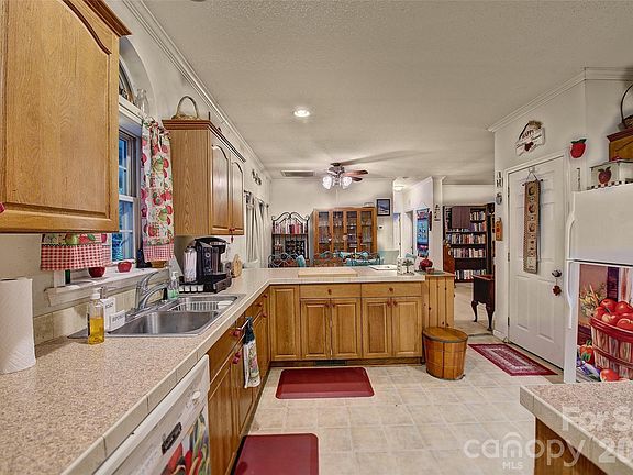 5th image of 397 Reservoir Rd