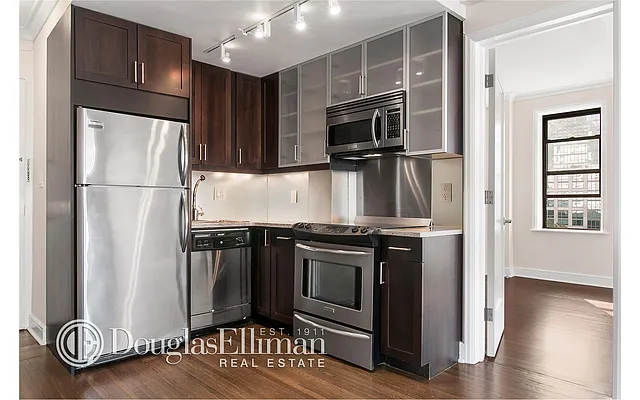 Rented by Douglas Elliman | media 23