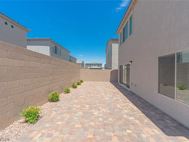 5749 Tioga Way — Photo 28