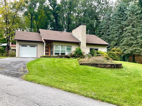 220 Waites Ln, Altoona, PA 16601