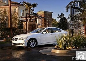 Gated community 1 block from ocean