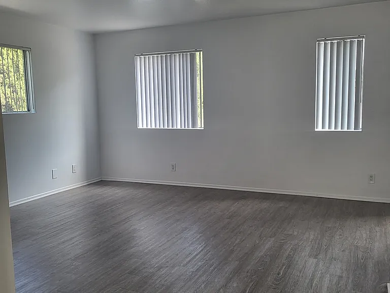 147 E Avenue 43 #104 — Photo 4