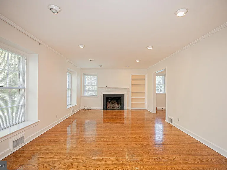 526 Williams Rd — Photo 6