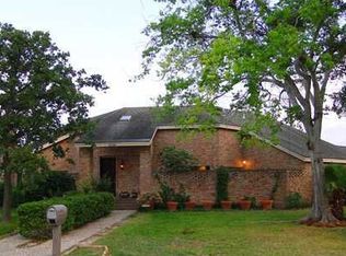 2700 Camelot Dr, Bryan, TX 77802
