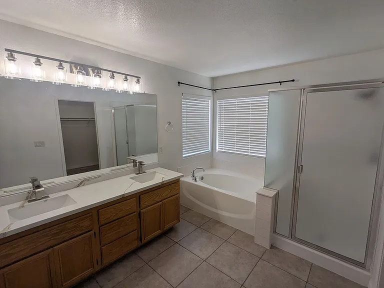 1016 Royal Plum Ln — Photo 37