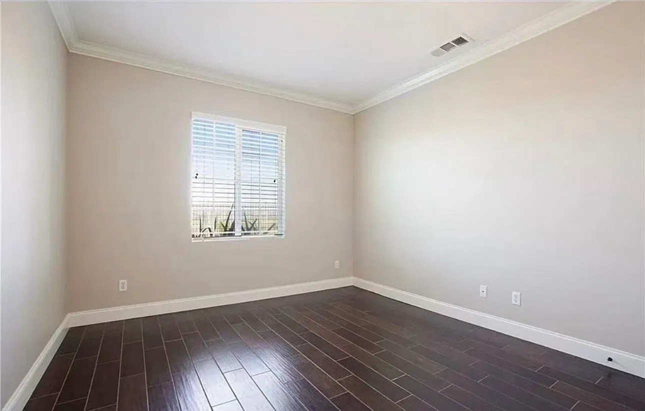 5 bed, 3302 sqft, $4,580 — Photo 4