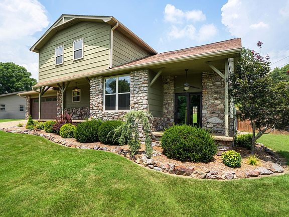 3rd image of 4 Manor Cir