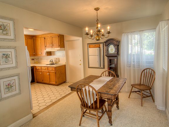 3rd image of 776 Broadmoor Dr