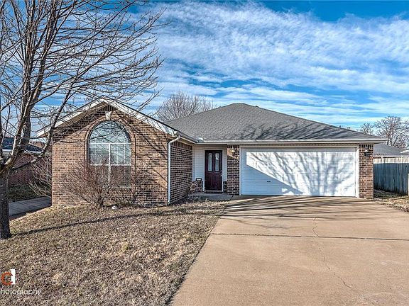 2nd image of 880 Honeysuckle Dr