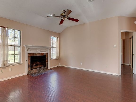 5th image of 804 Canyon Bend Dr