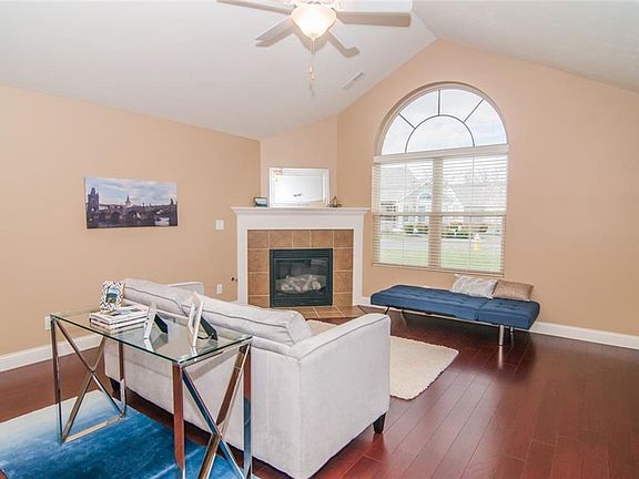 3rd image of 61 Scarborough Village Dr