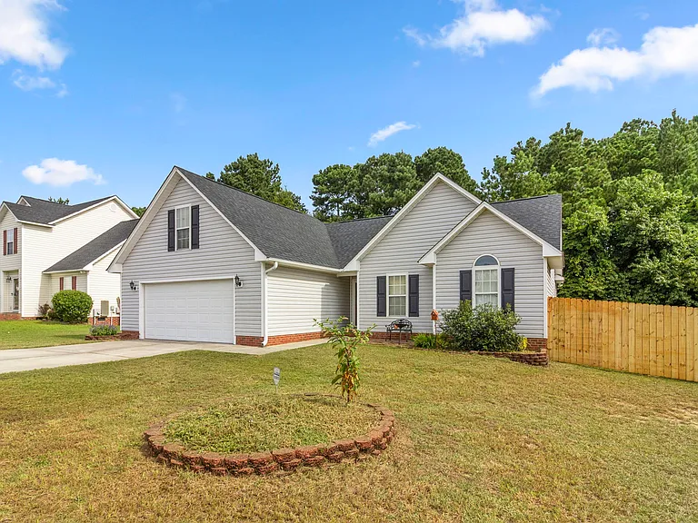530 Sunpointe Dr — Photo 3