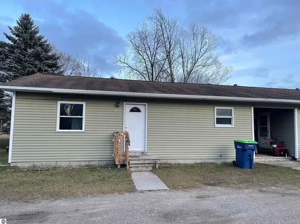 5275 & 5277 W Mobile Trl, Traverse City, MI 49685