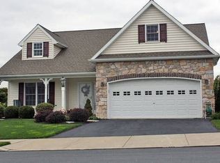 983 Cambridge Dr, Manheim, PA 17545
