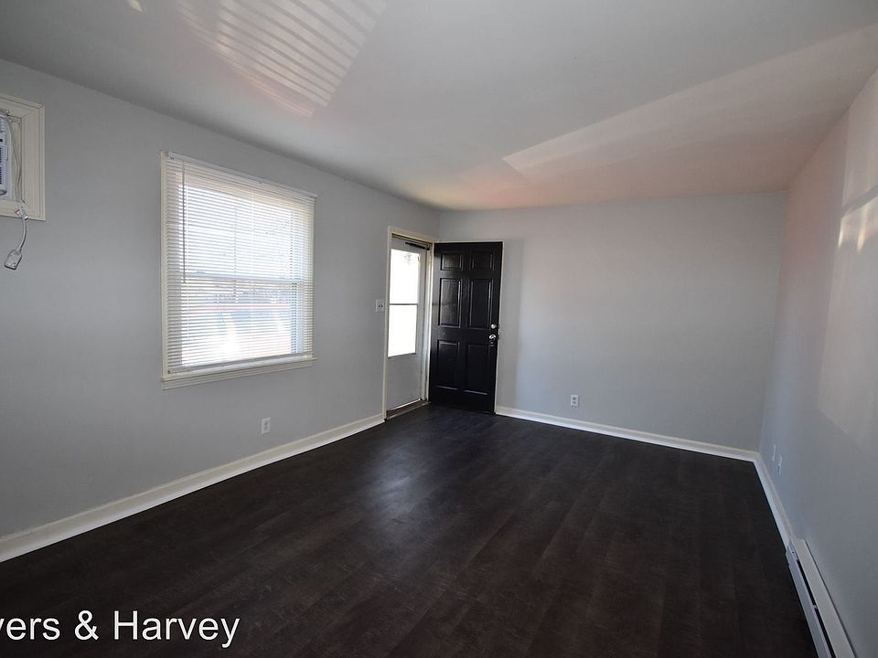 1st image of 826 Central Ave APT A