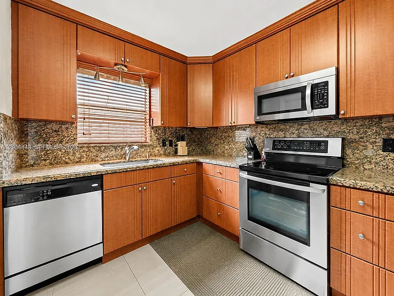 2210 N 57th Way — Photo 7