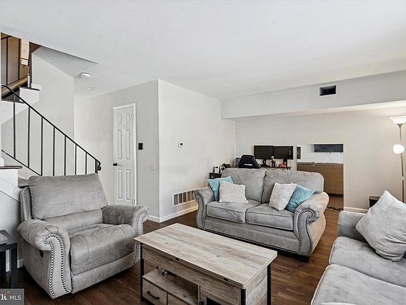 5th image of 83 Brighton Ct #306