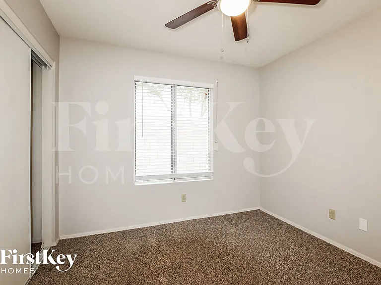 8420 W Wethersfield Rd — Photo 11