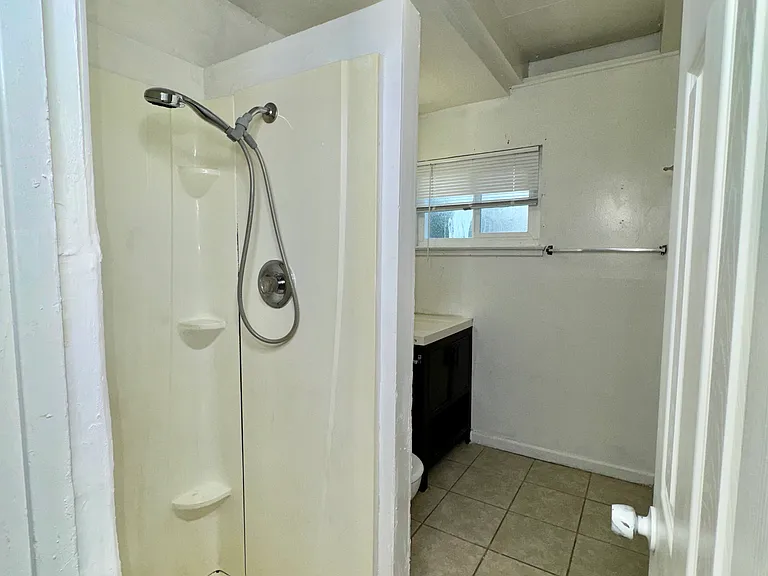 Vassar Apartment — Photo 10