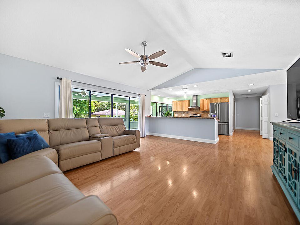 1st image of 1512 NE South Street