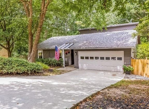 3rd image of 110 Lakeland Way