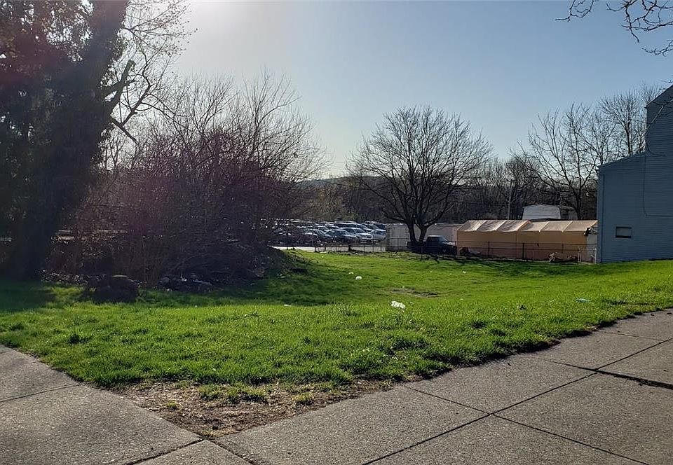 1st image of 370 W Gordon St