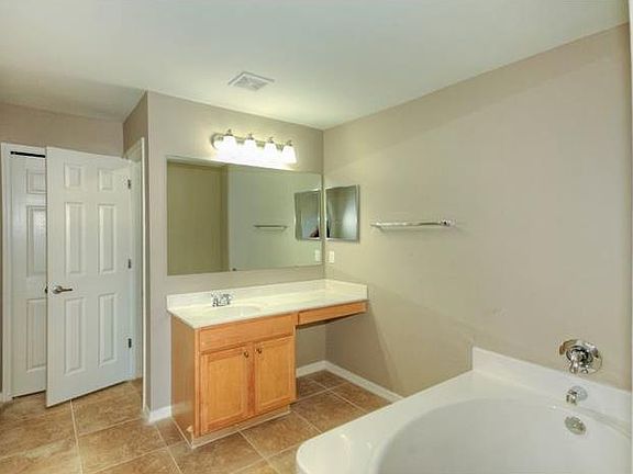 5th image of 12747 Lake Vista Dr