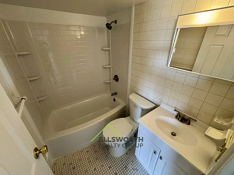 2216 Lawn Ave #4 — Photo 4