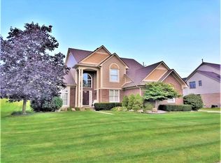 6794 Woodcrest Dr, Troy, MI 48098