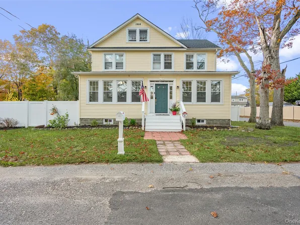 64 Vernon Avenue, Mastic, NY 11950