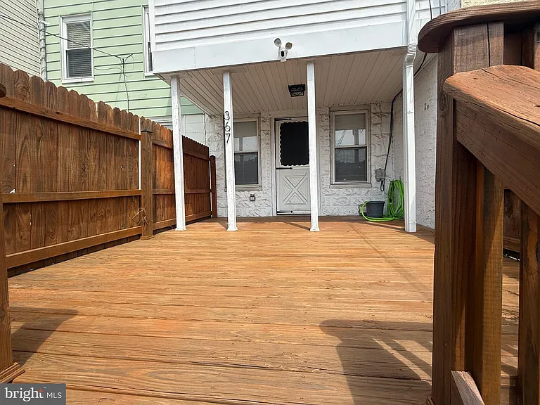 367 E Hector St — Photo 29