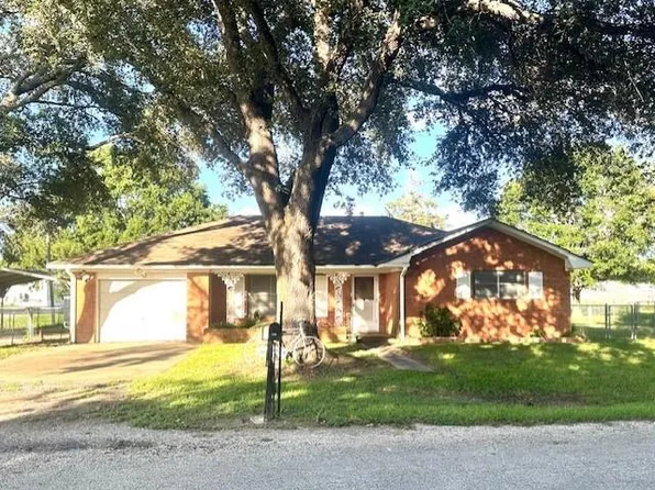 203 Ella Street, East Bernard, TX 77435