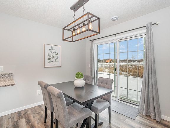 5th image of 25945 Oriole St